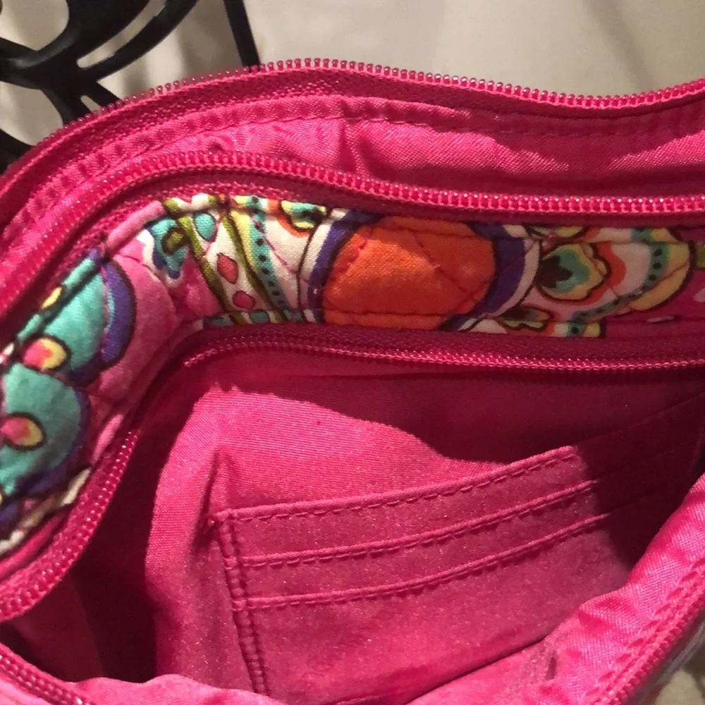 Vera Bradley  Cross body has zipper/pouches.approximately 8 1/2 x 9” - Picture 4 of 5